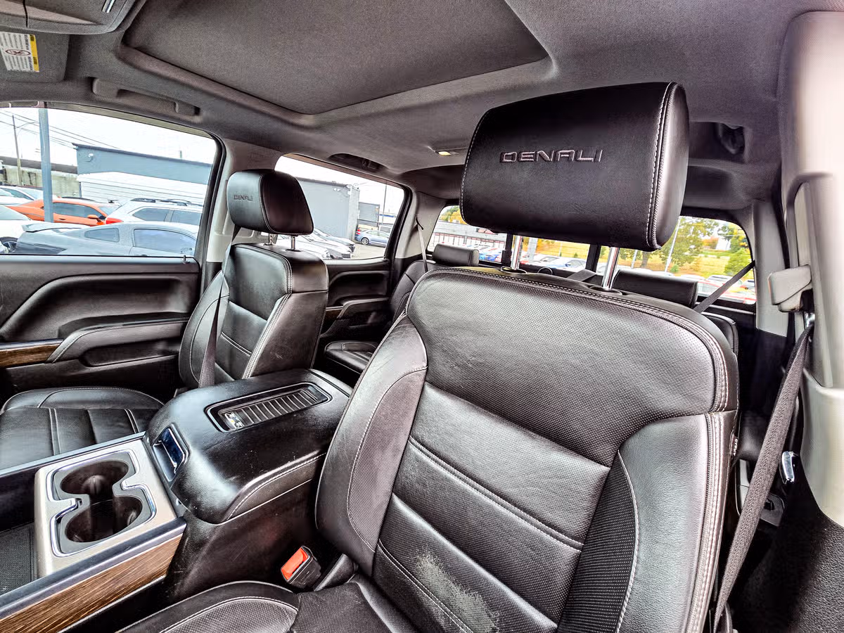 2018 GMC Sierra 2500HD Denali Image 10