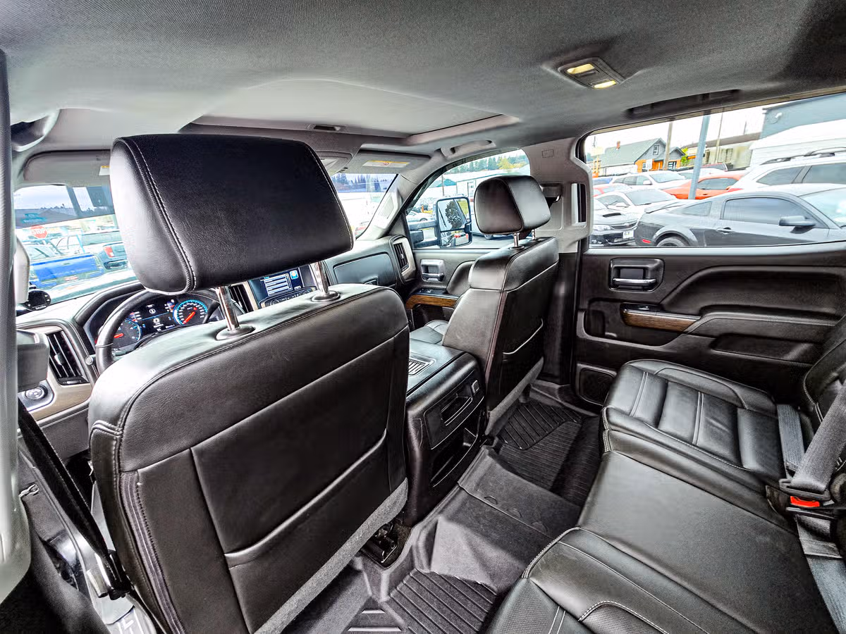 2018 GMC Sierra 2500HD Denali Image 12