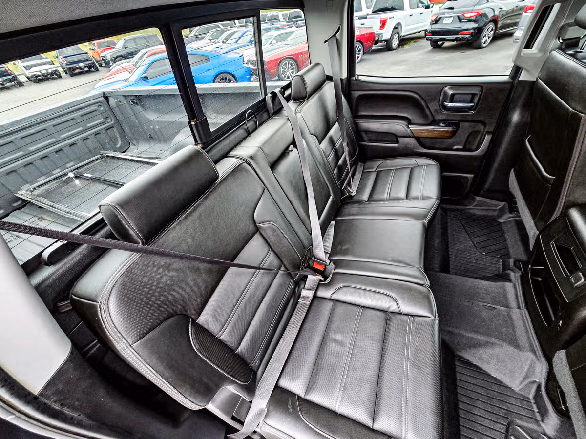 2018 GMC Sierra 2500HD Denali Image 16