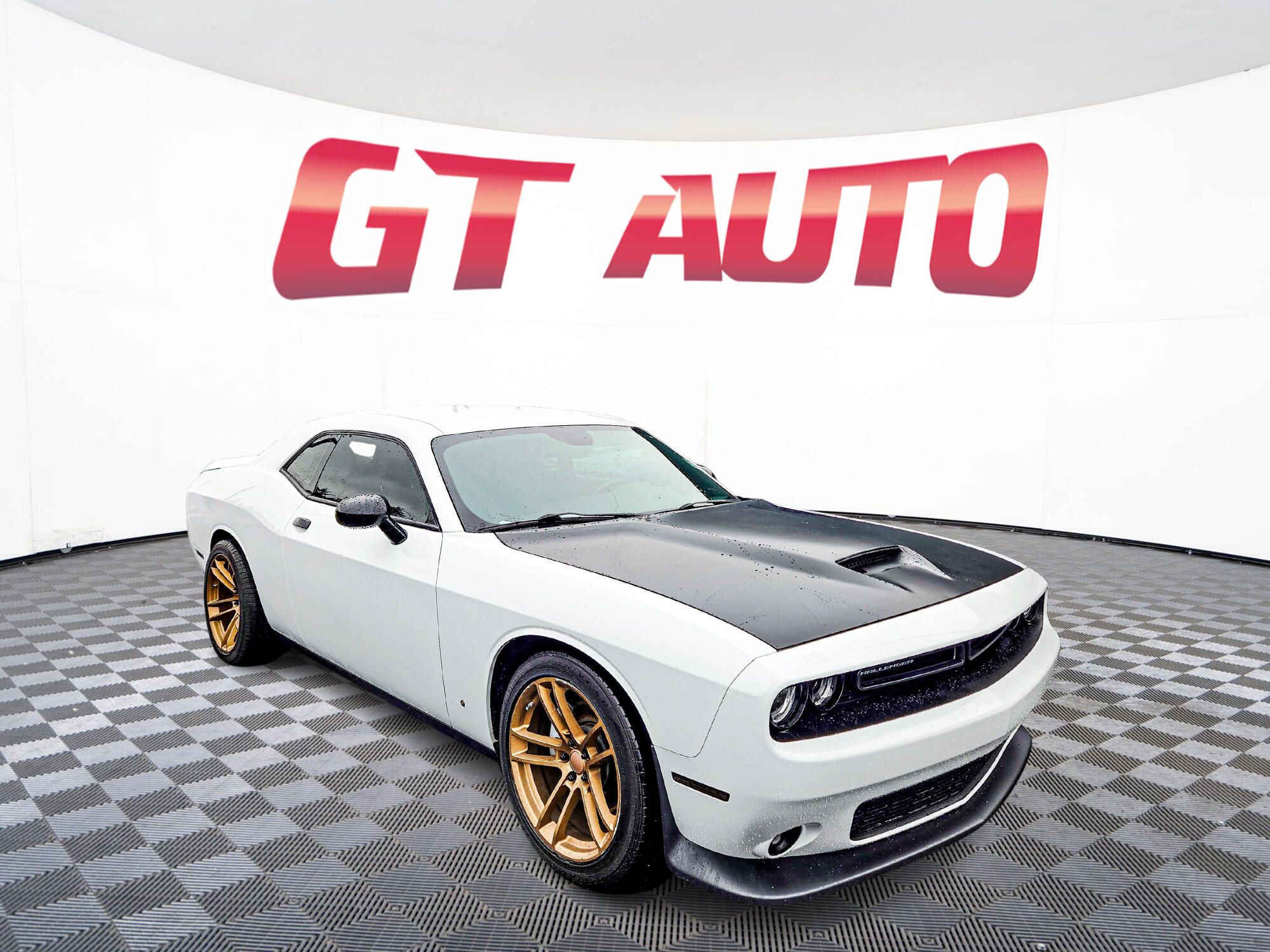 2022 Dodge Challenger R/T's photo