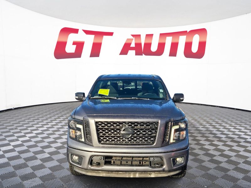 2018 Nissan Titan SV Crew Cab Upper Image 2