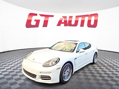 2015 Porsche Panamera 4S Lower Image 1