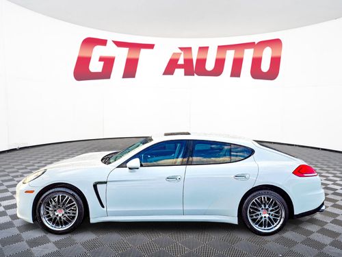 2015 Porsche Panamera 4S Lower Image 2