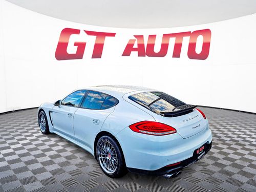 2015 Porsche Panamera 4S Lower Image 3