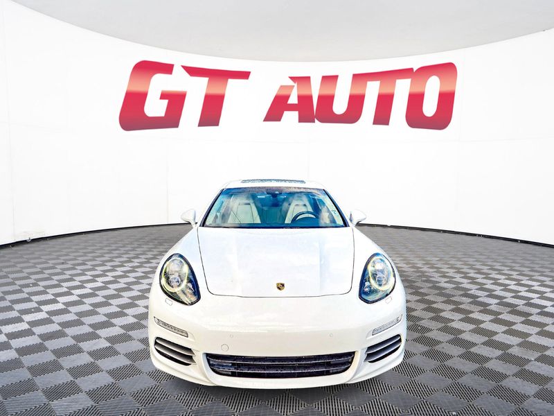 2015 Porsche Panamera 4S Upper Image 2