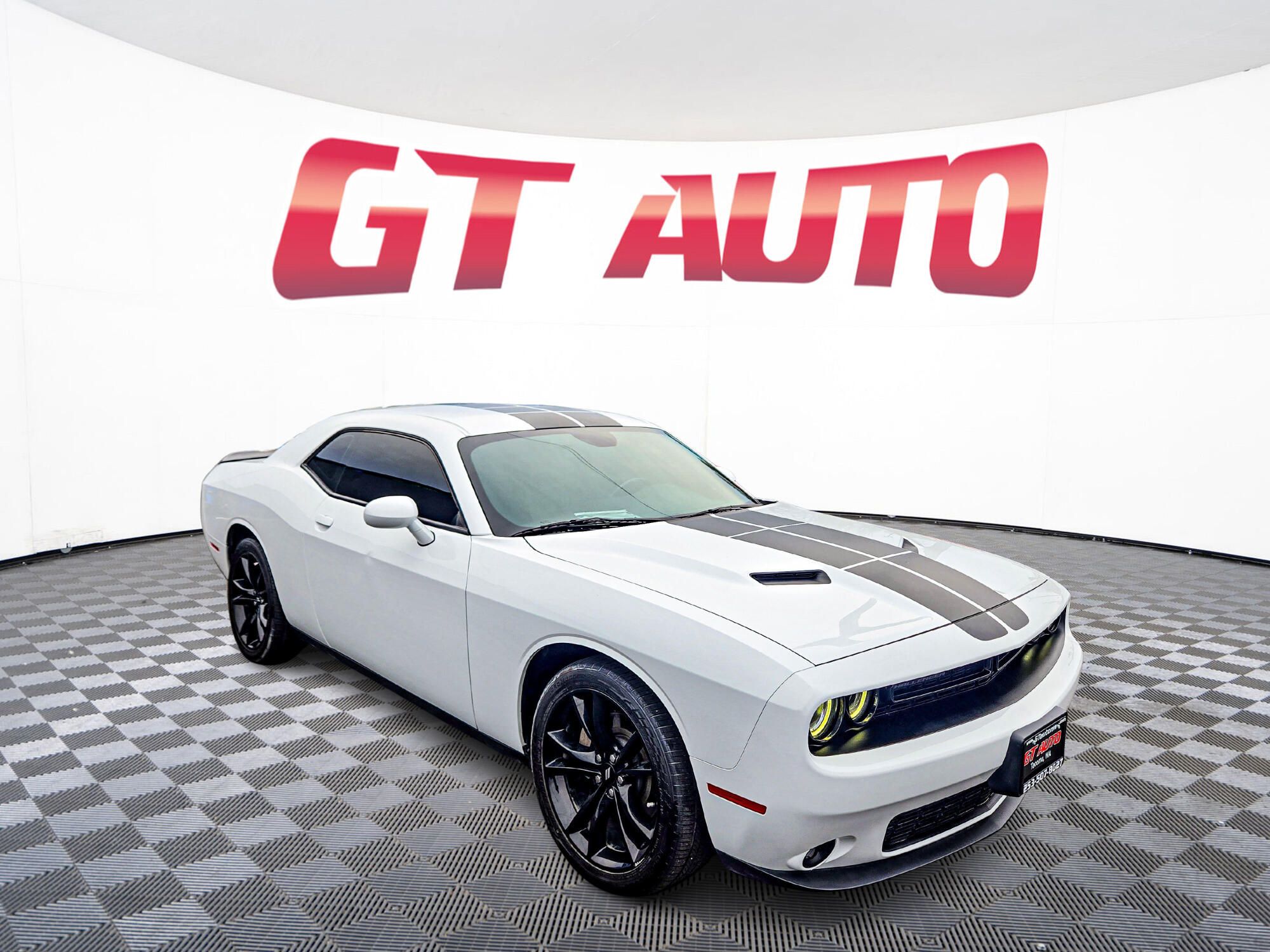 2018 Dodge Challenger SXT Plus's photo