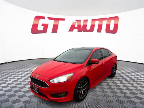 2016 Ford Focus SE Lower Image 1