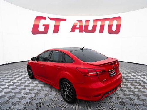 2016 Ford Focus SE Lower Image 2