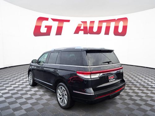 2024 Lincoln Navigator Reserve Lower Image 2