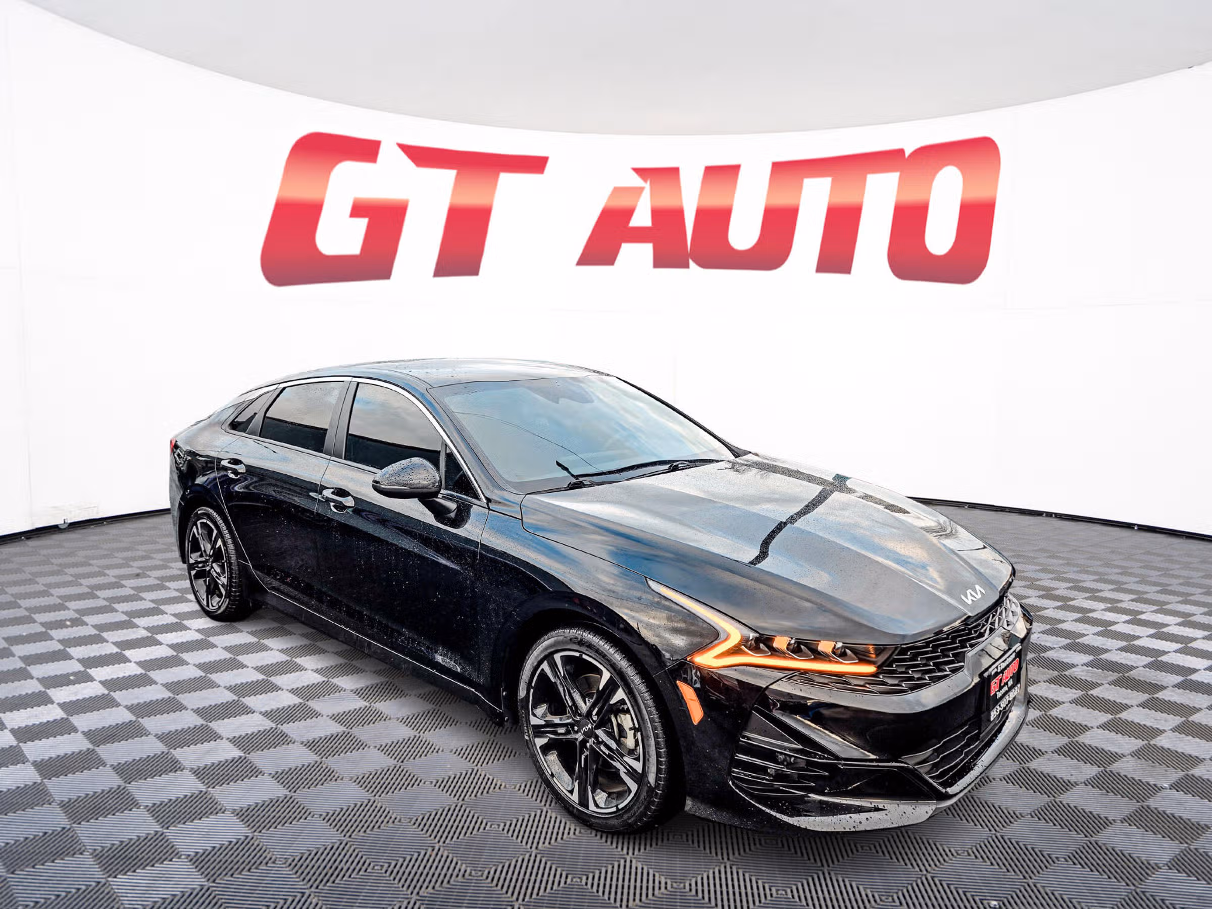2024 Kia K5 GT-Line Image 1