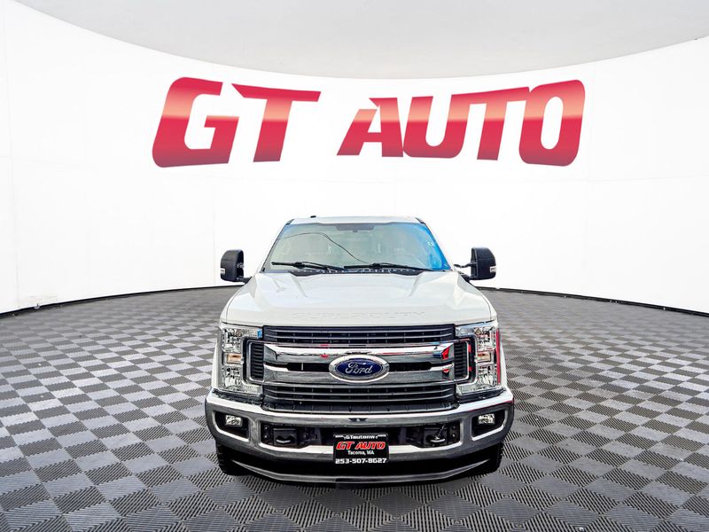 2018 Ford F-250 Super Duty XLT Crew Cab Upper Image 2