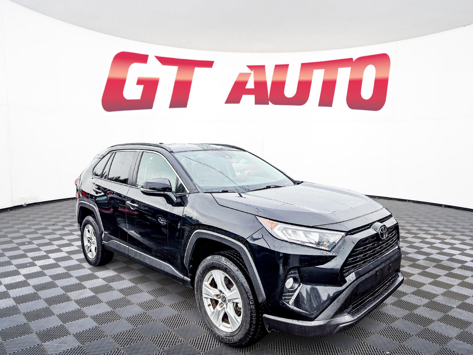 2021 Toyota RAV4 XLE's photo