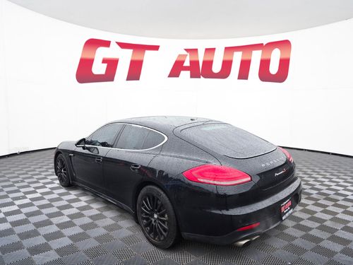 2014 Porsche Panamera 4S Lower Image 2