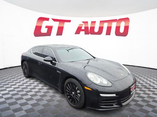 8262 - 2014 Porsche Panamera 4S
