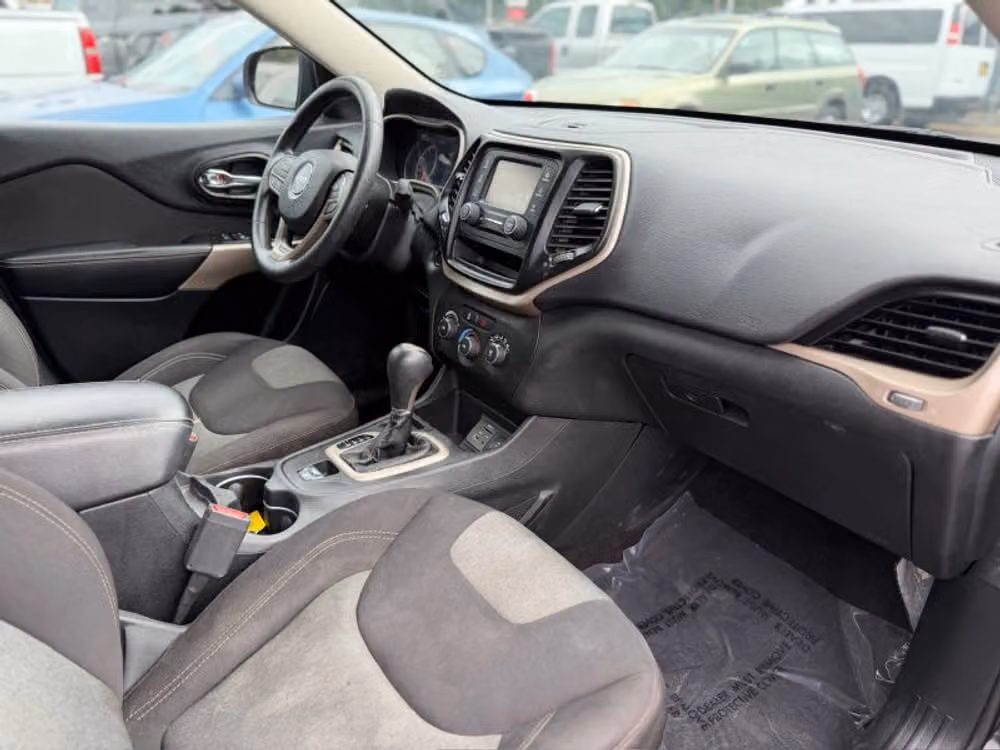 2017 Jeep Cherokee Sport - Photo 10