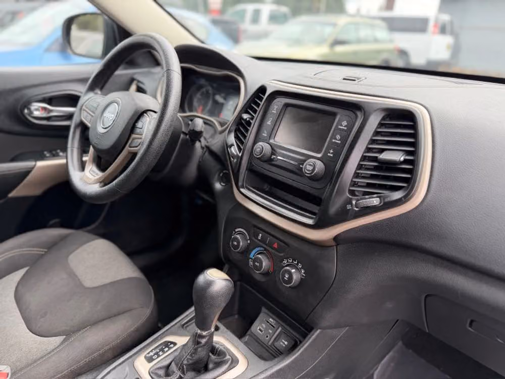 2017 Jeep Cherokee Sport - Photo 9