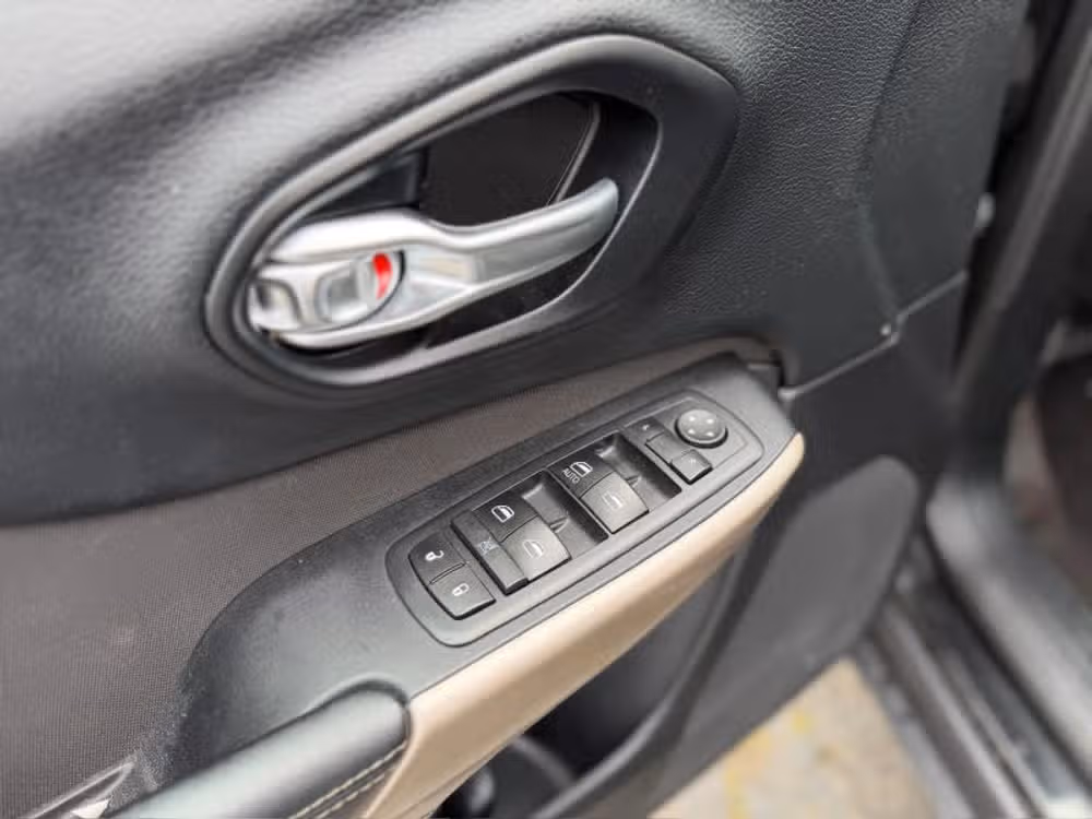 2017 Jeep Cherokee Sport - Photo 25