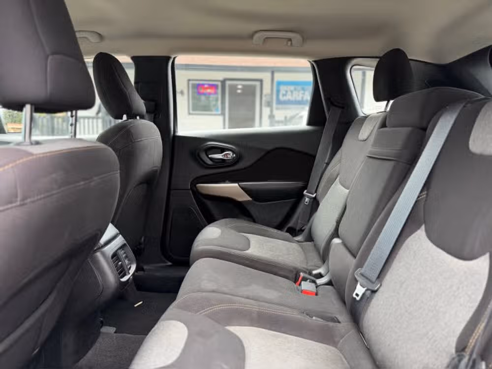 2017 Jeep Cherokee Sport - Photo 22