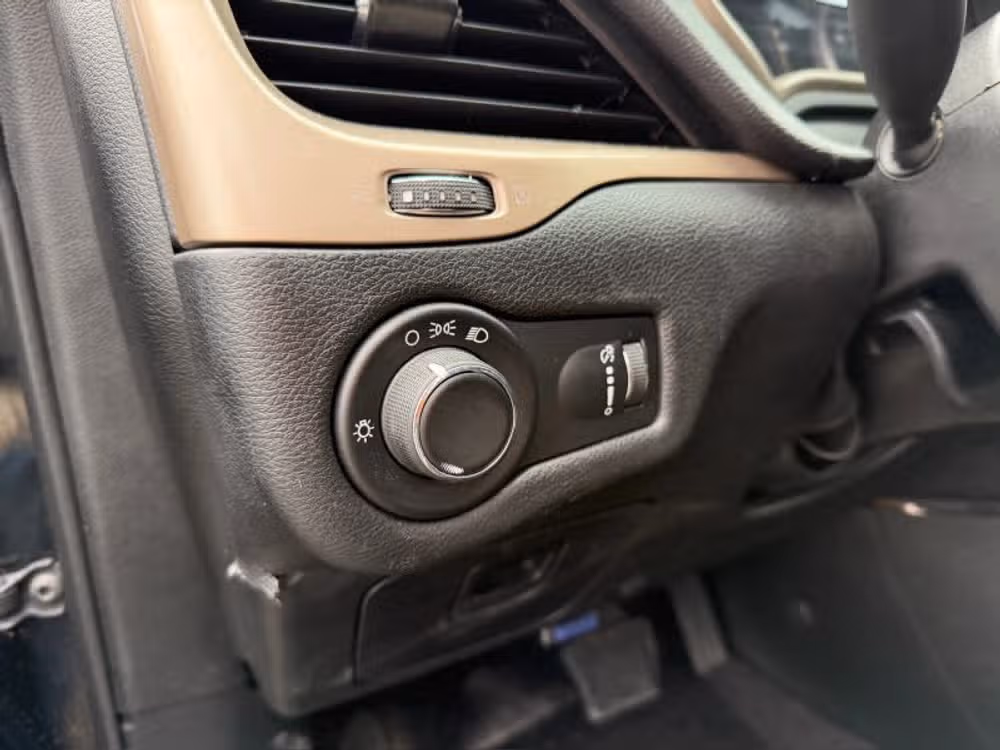 2017 Jeep Cherokee Sport - Photo 26