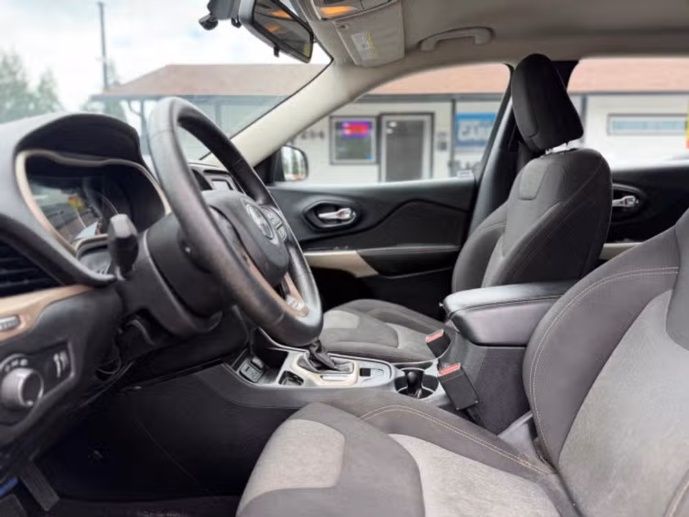 2017 Jeep Cherokee Sport - Photo 27
