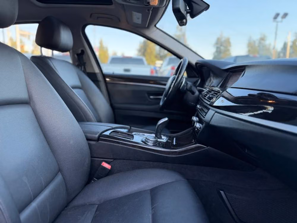 2016 BMW 5 Series 528i Image 15