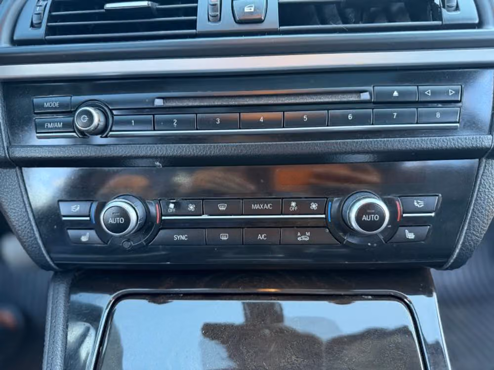 2016 BMW 5 Series 528i Image 35