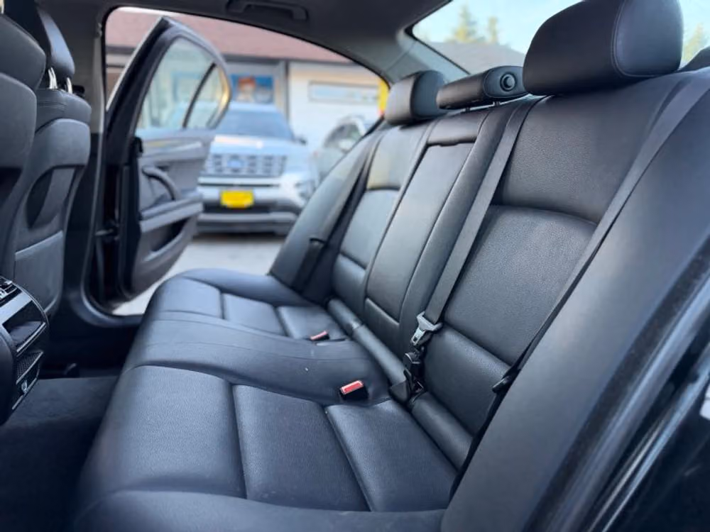 2016 BMW 5 Series 528i Image 24