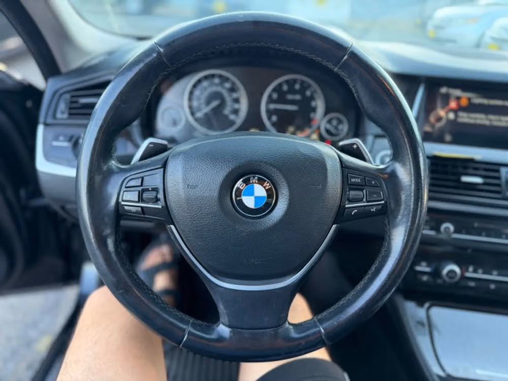 2016 BMW 5 Series 528i Image 38