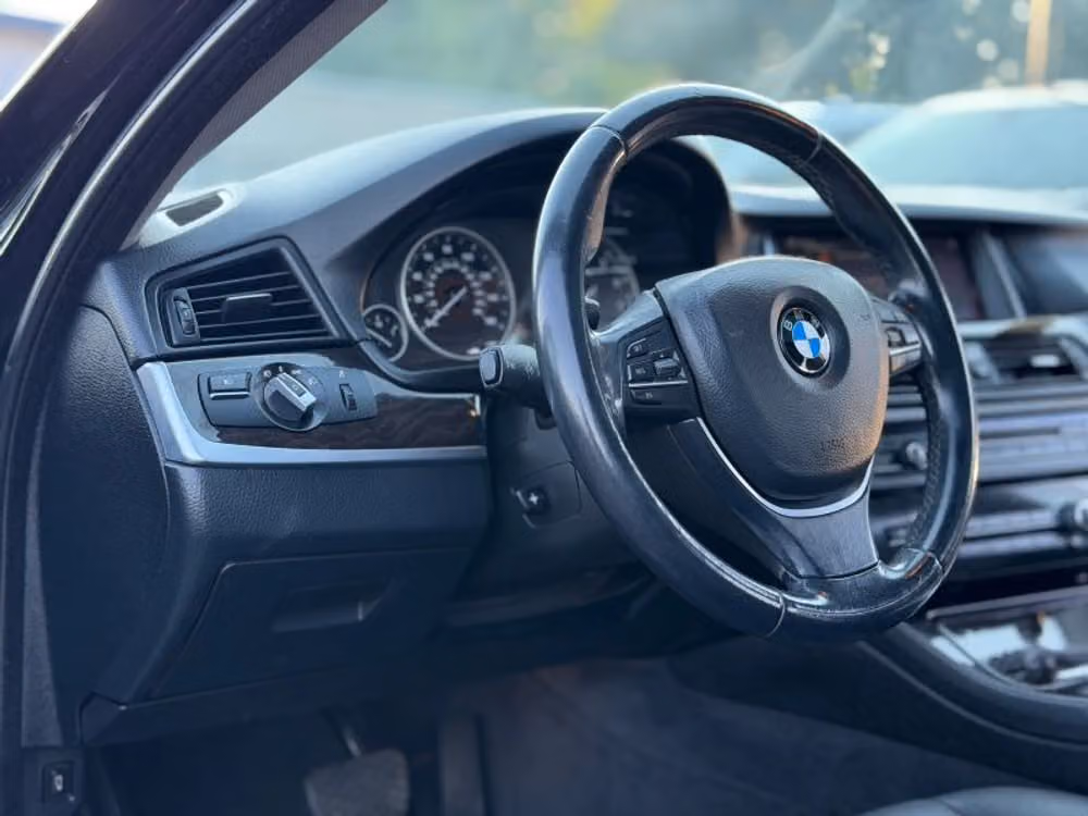 2016 BMW 5 Series 528i Image 30