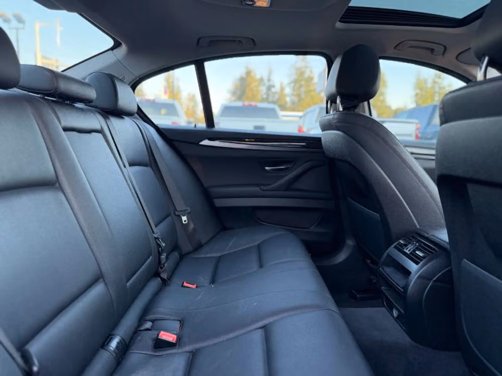 2016 BMW 5 Series 528i Image 18