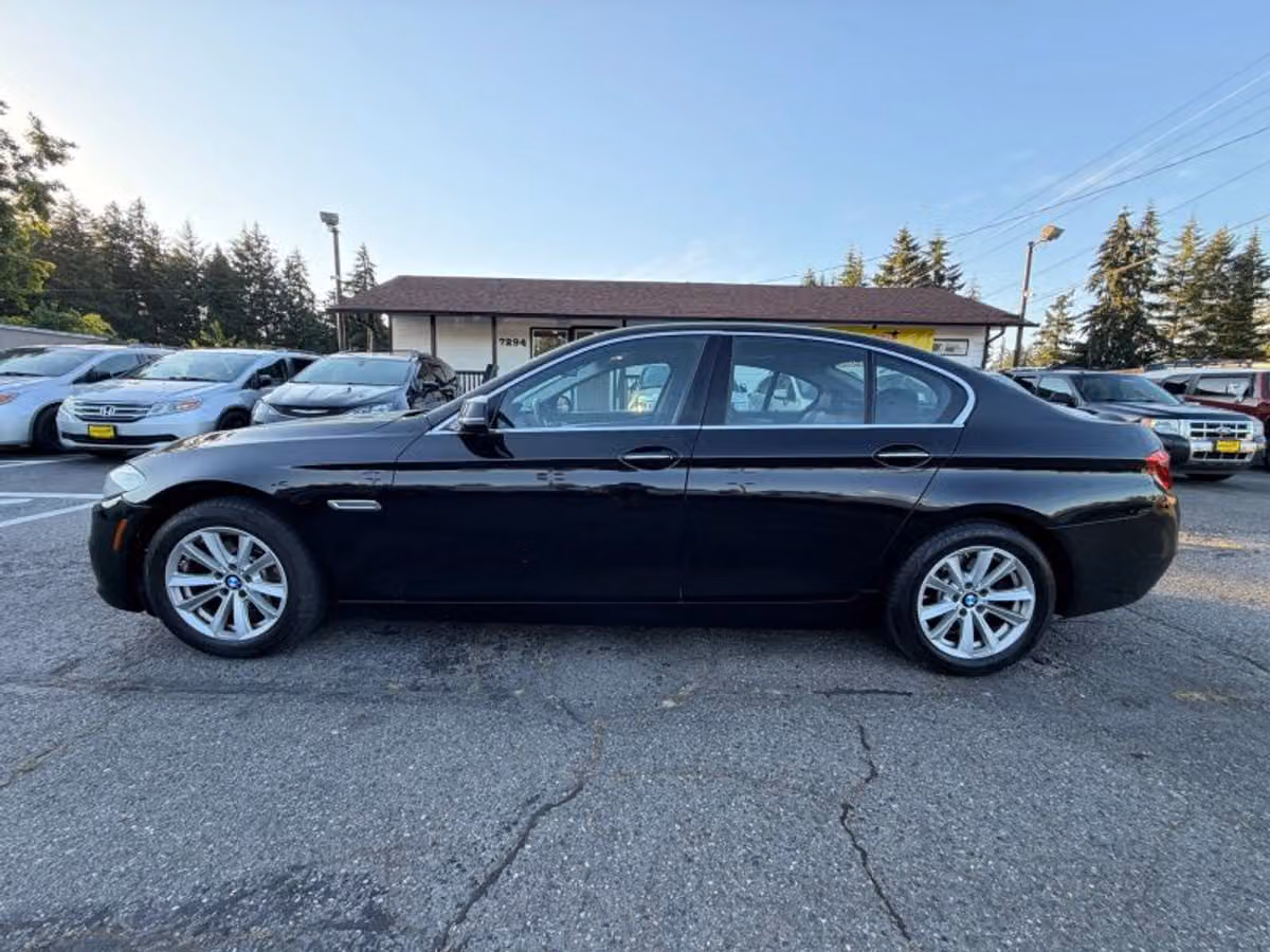 2016 BMW 5 Series 528i Image 4