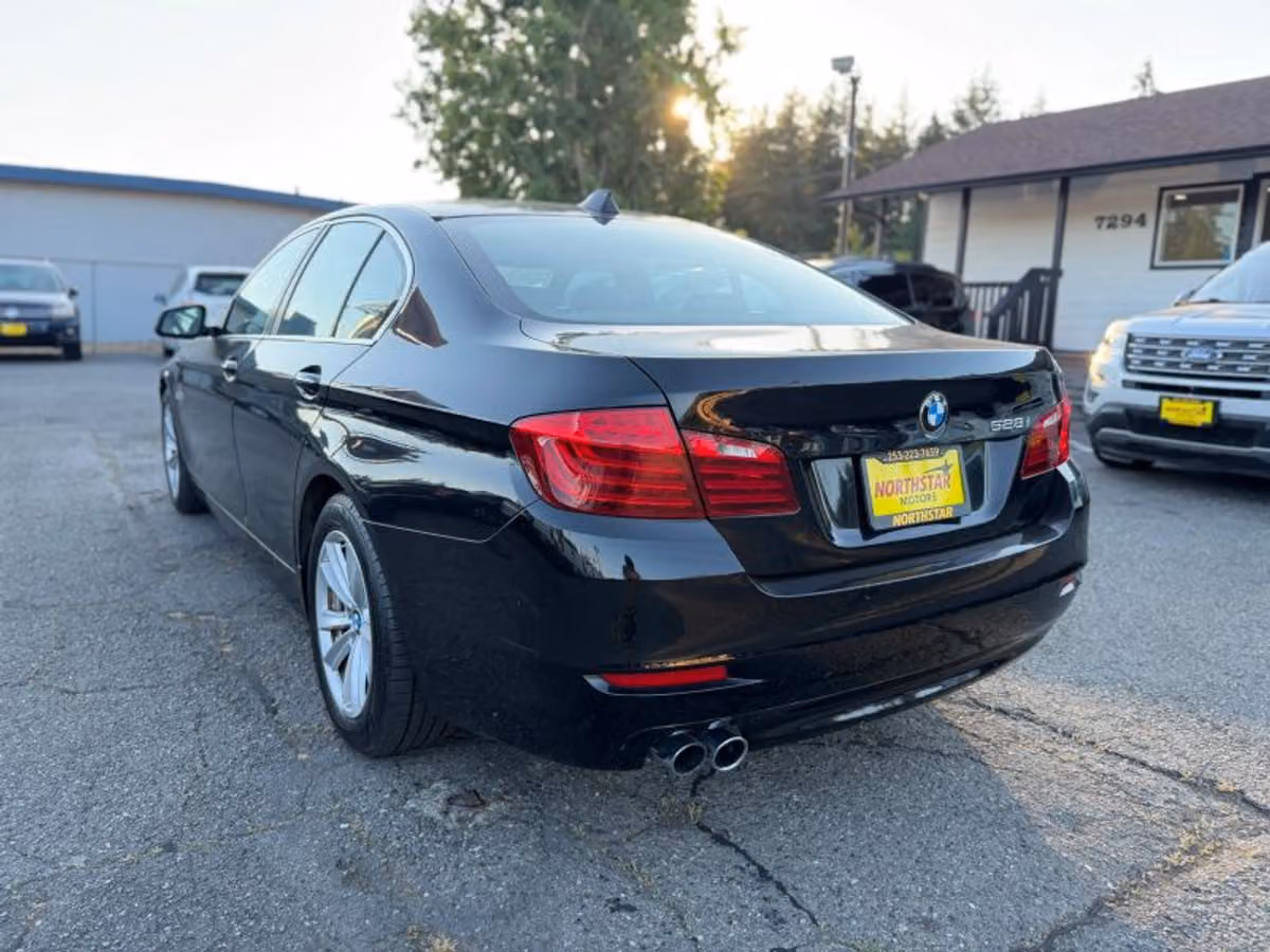2016 BMW 5 Series 528i Image 5