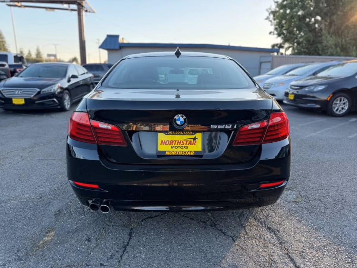 2016 BMW 5 Series 528i Image 6