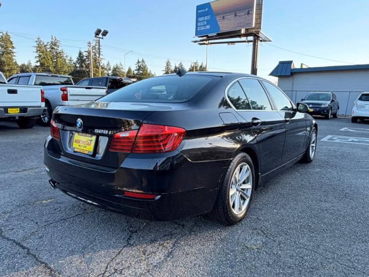 2016 BMW 5 Series 528i Image 7