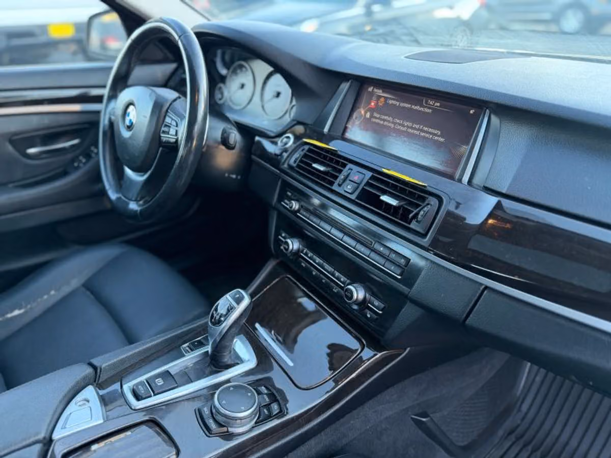 2016 BMW 5 Series 528i Image 13