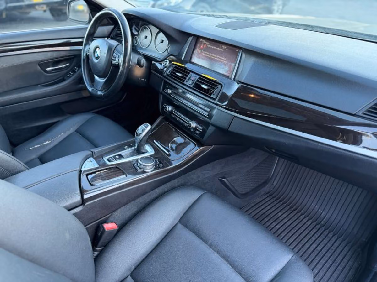 2016 BMW 5 Series 528i Image 14