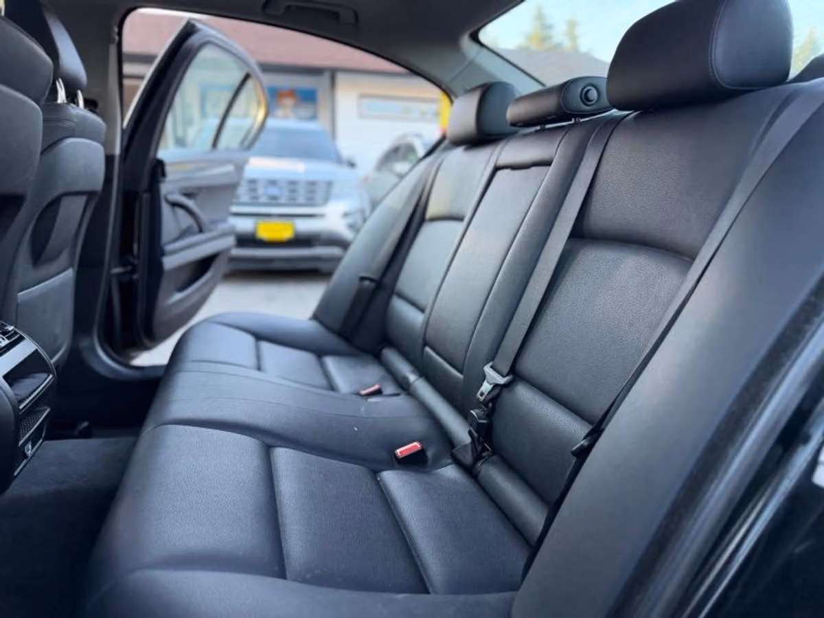2016 BMW 5 Series 528i Image 24