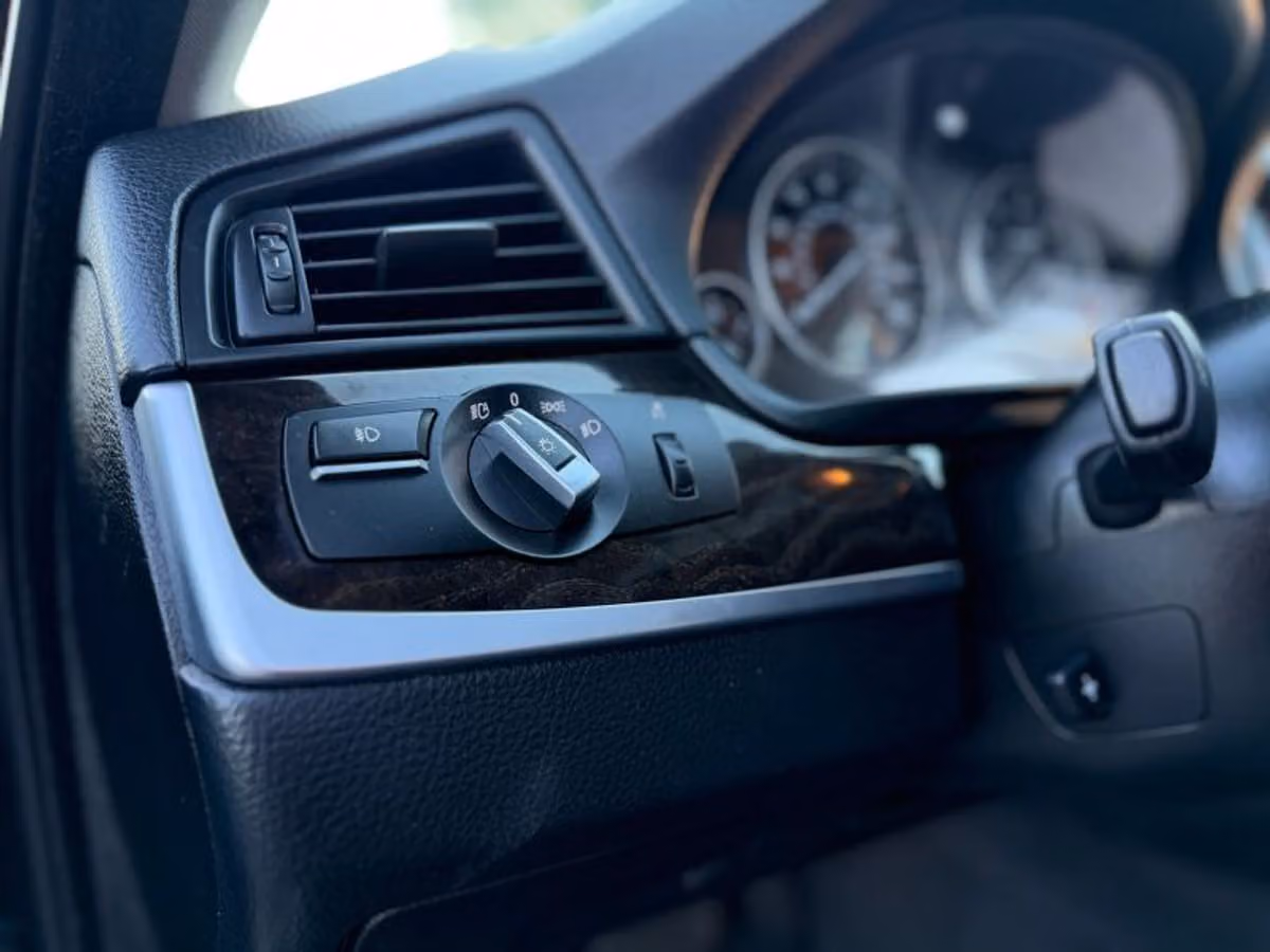 2016 BMW 5 Series 528i Image 29