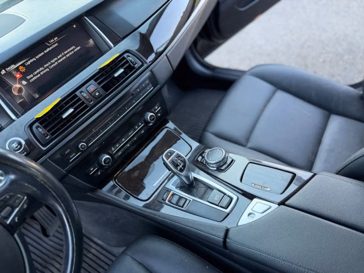 2016 BMW 5 Series 528i Image 32