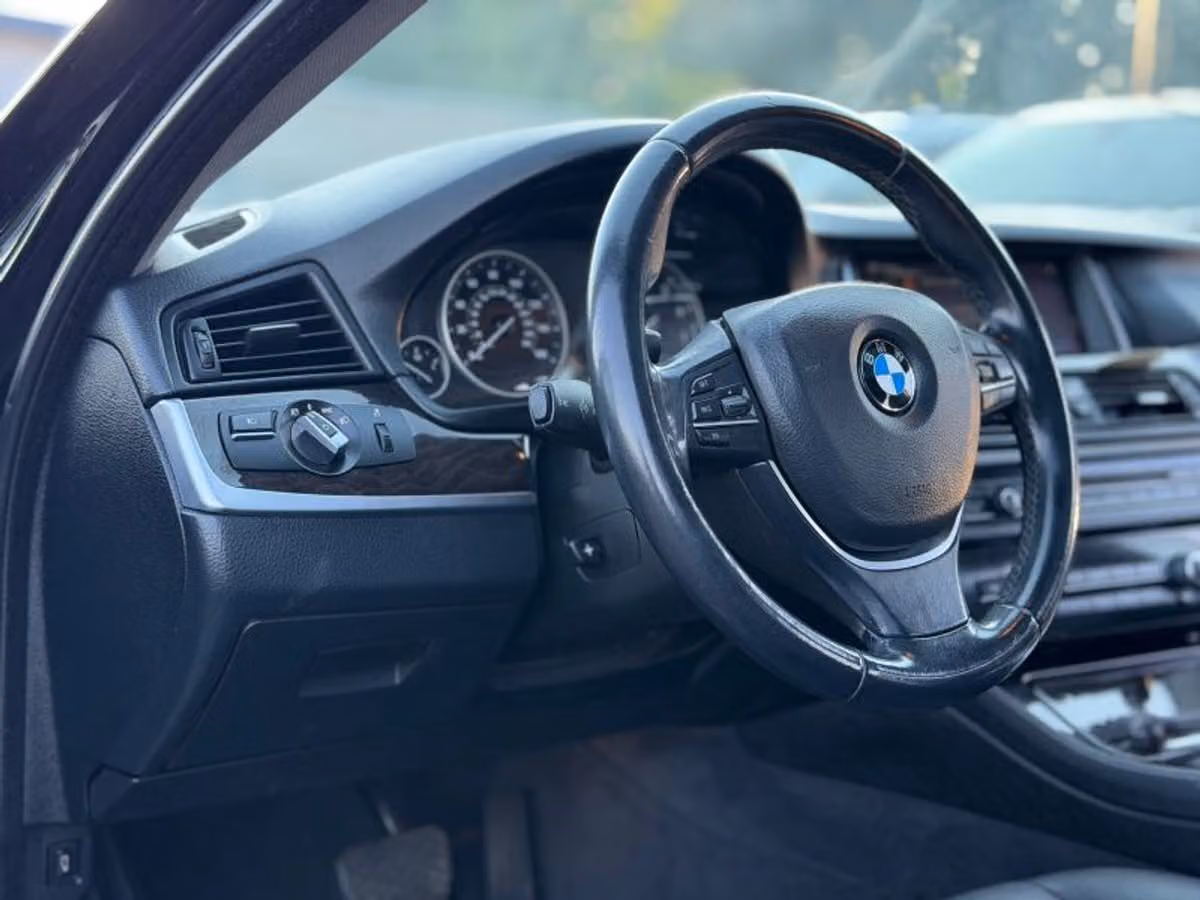 2016 BMW 5 Series 528i Image 30