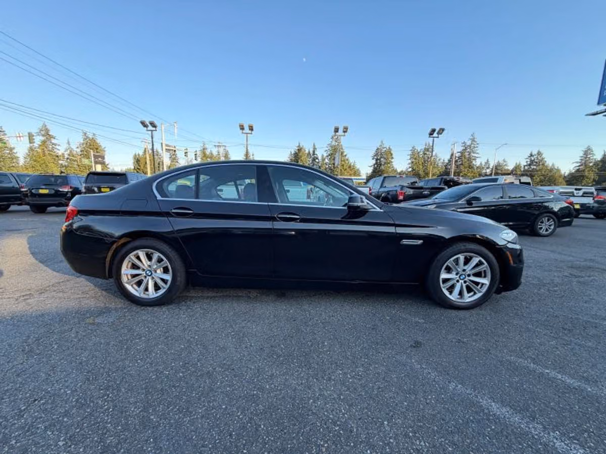 2016 BMW 5 Series 528i Image 8