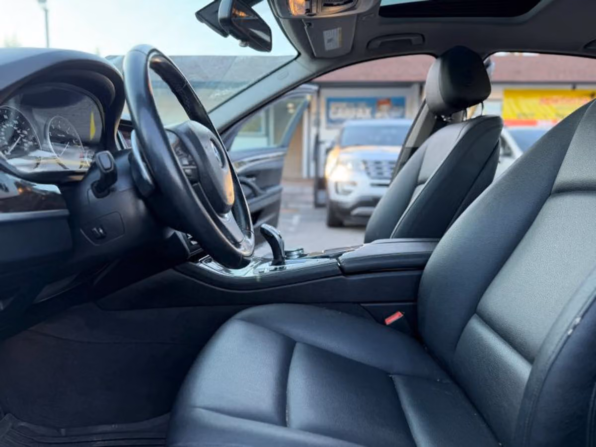 2016 BMW 5 Series 528i Image 31