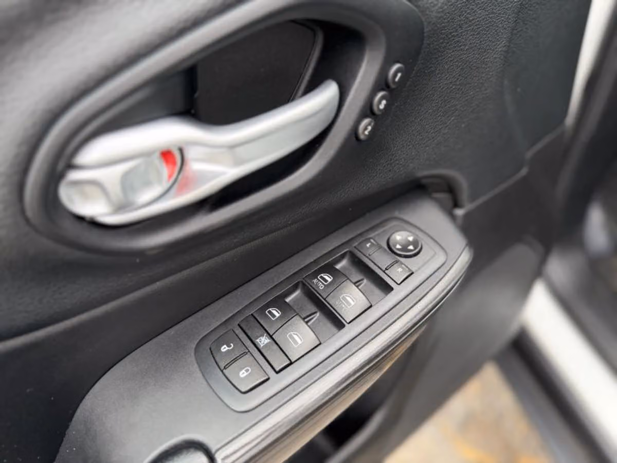 2015 Jeep Cherokee Trailhawk - Photo 73