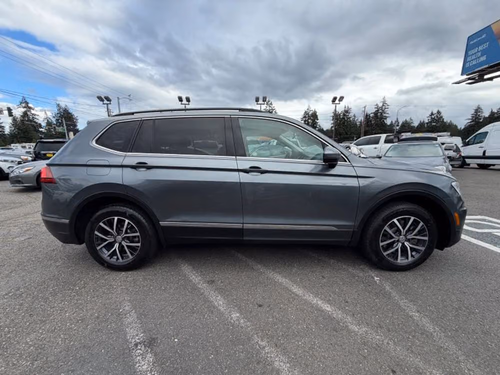 2021 Volkswagen Tiguan SE Image 6