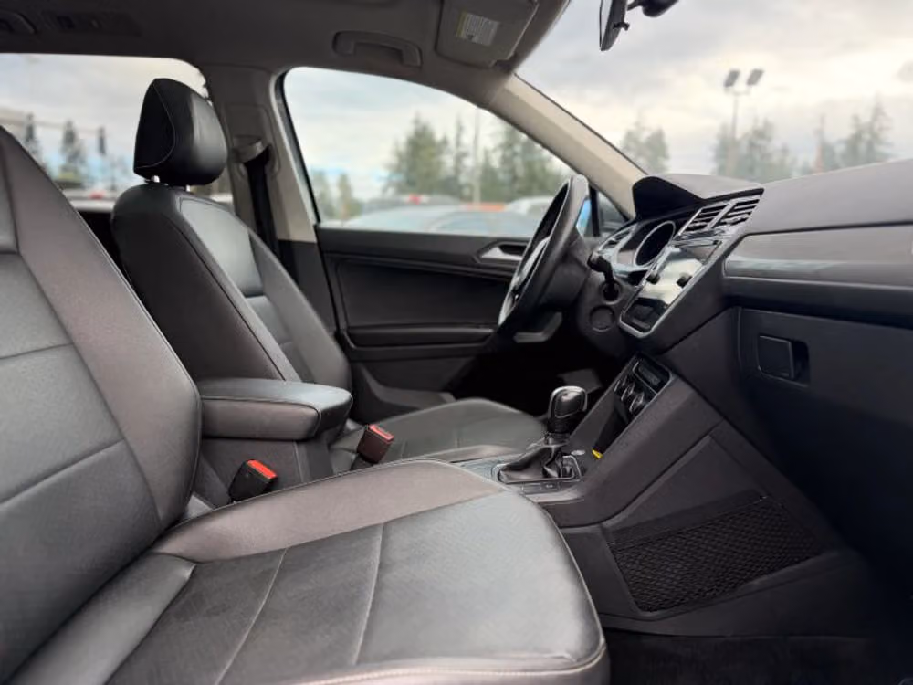2021 Volkswagen Tiguan SE Image 13