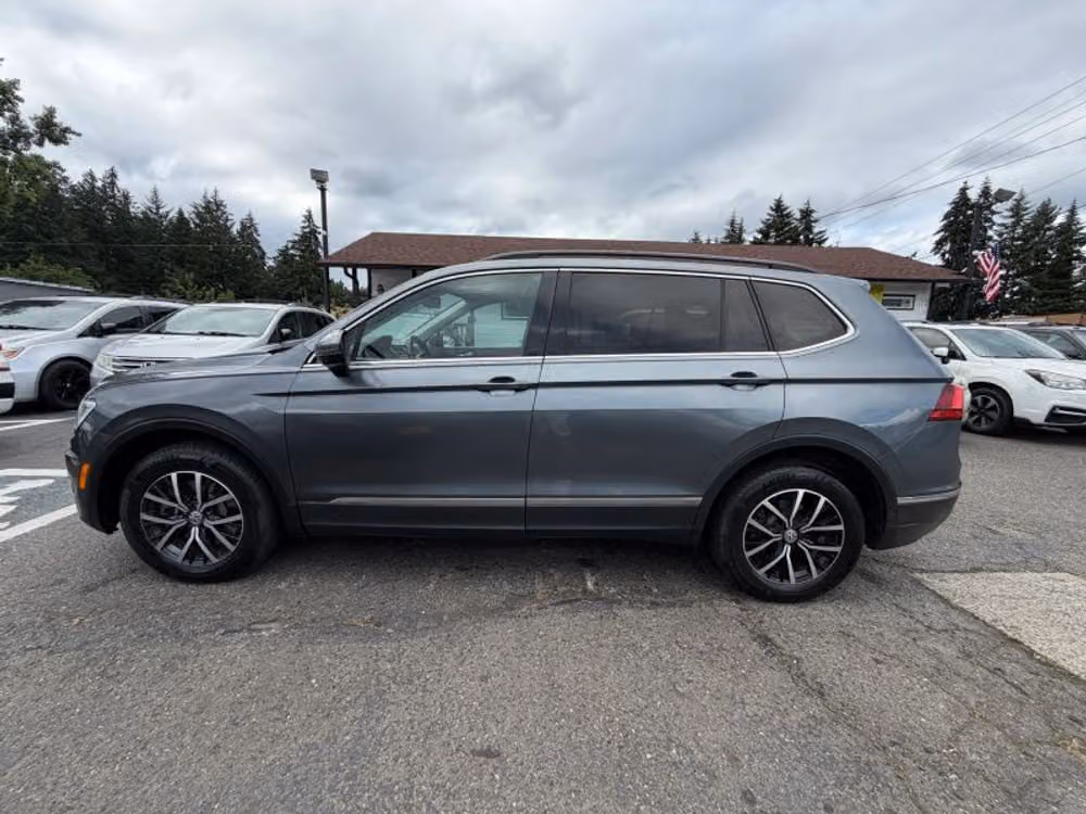 2021 Volkswagen Tiguan SE Image 2