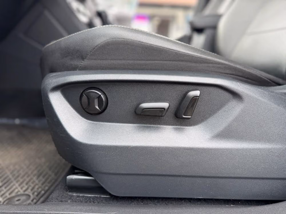 2021 Volkswagen Tiguan SE Image 32