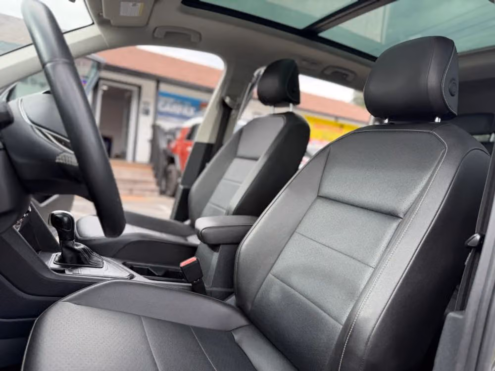 2021 Volkswagen Tiguan SE Image 33
