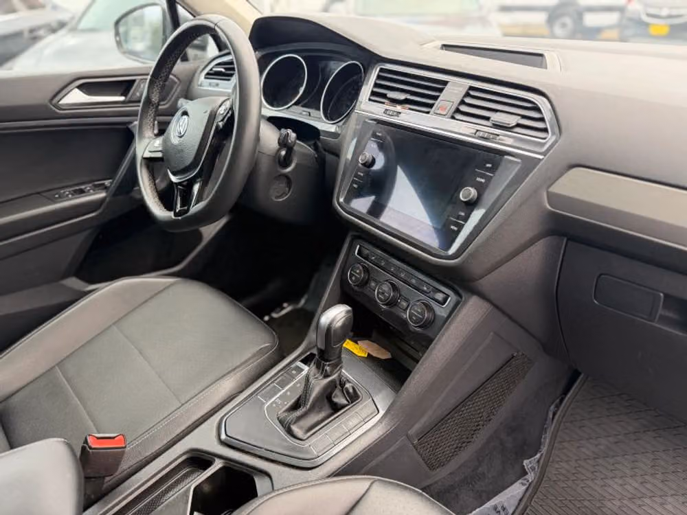 2021 Volkswagen Tiguan SE Image 11