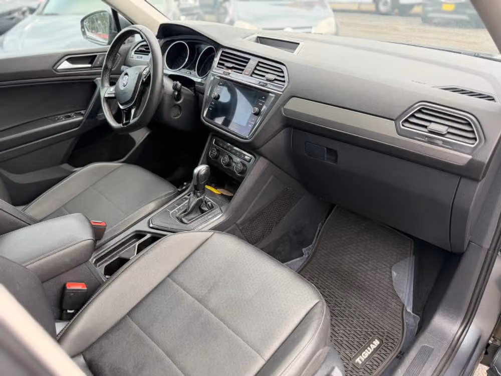 2021 Volkswagen Tiguan SE Image 12